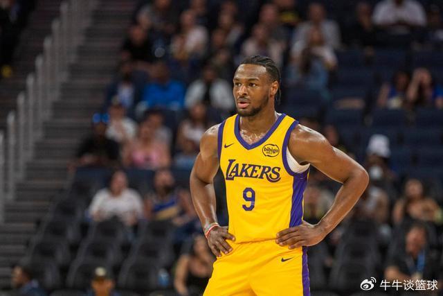 孕妇骑车引发冲突，司机忍无可忍出手相向